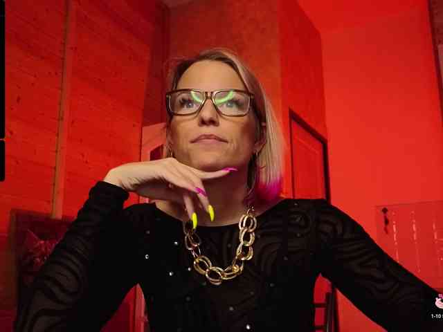 Findom_Lady_Shine webcam