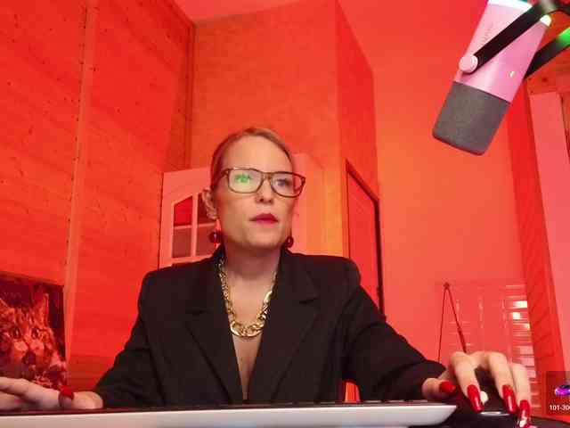 Findom_Lady_Shine webcam