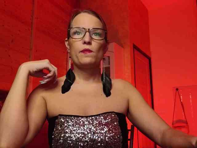 Findom_Lady_Shine webcam