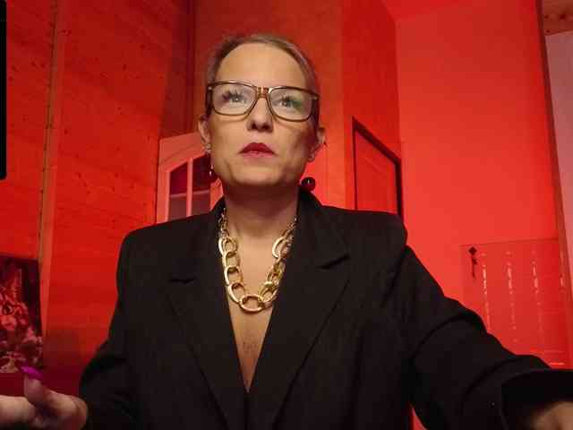 Findom_Lady_Shine webcam