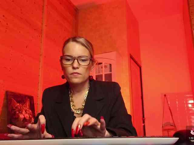 sweeteve050 Live Webcam on BongaCams