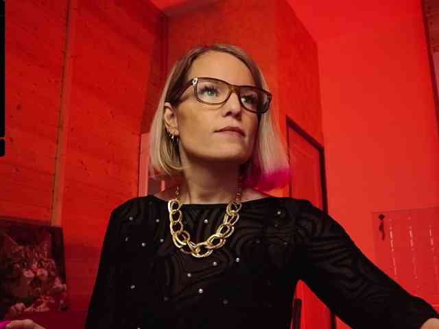 Findom_Lady_Shine webcam