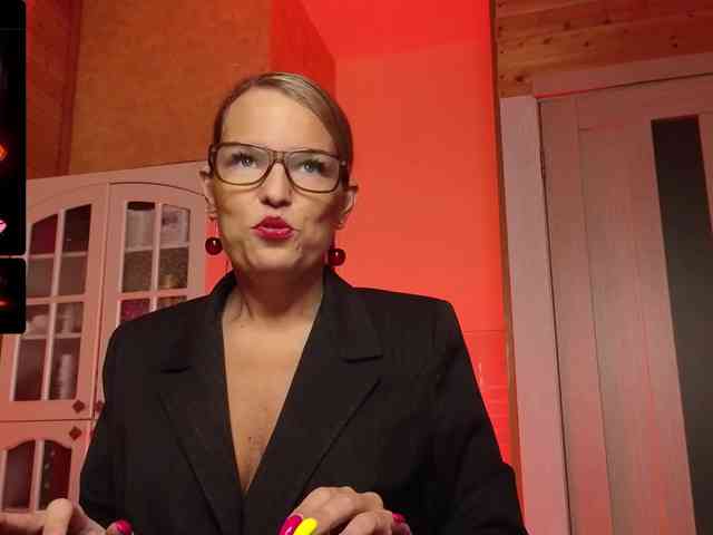 Findom_Lady_Shine webcam