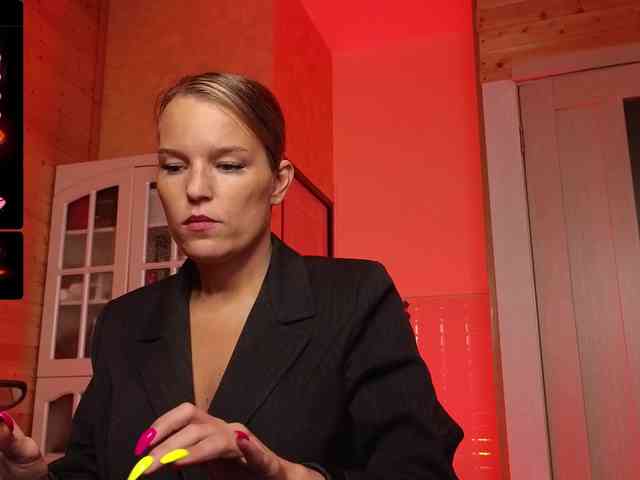 Findom_Lady_Shine webcam