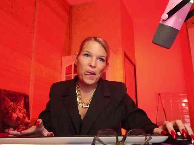 Findom_Lady_Shine webcam