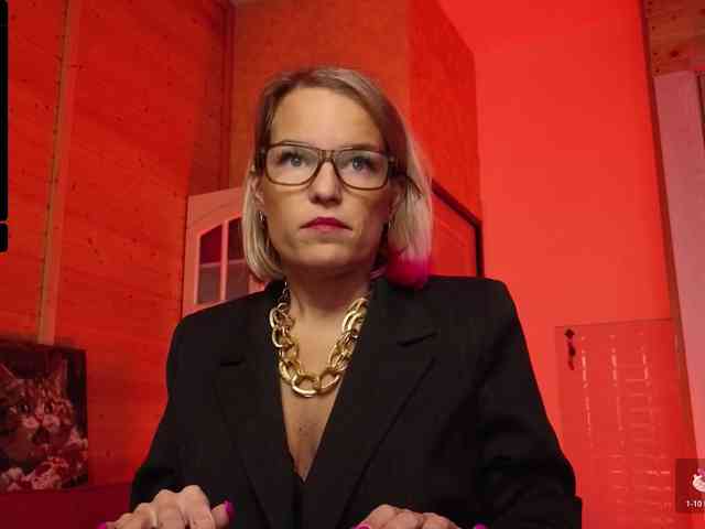 Findom_Lady_Shine webcam