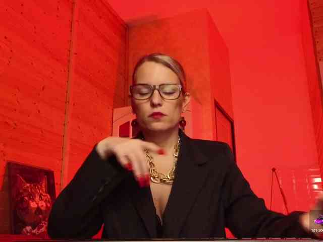 sweeteve050 Live Webcam on BongaCams