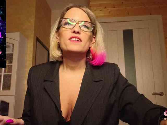 Findom_Lady_Shine webcam