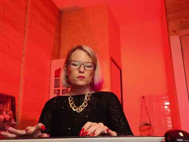 sweeteve050 Live Webcam on BongaCams