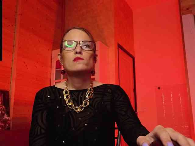 Findom_Lady_Shine webcam