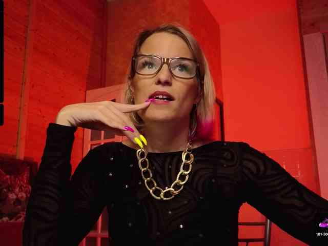 Findom_Lady_Shine webcam