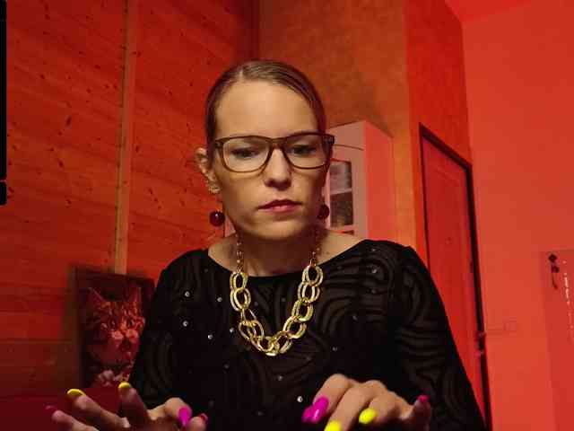 Findom_Lady_Shine webcam