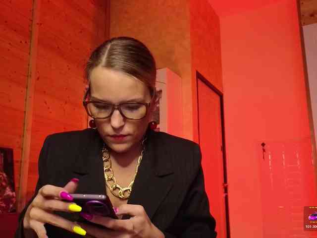 Findom_Lady_Shine webcam