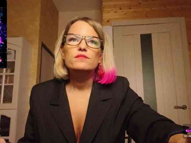 Findom_Lady_Shine webcam