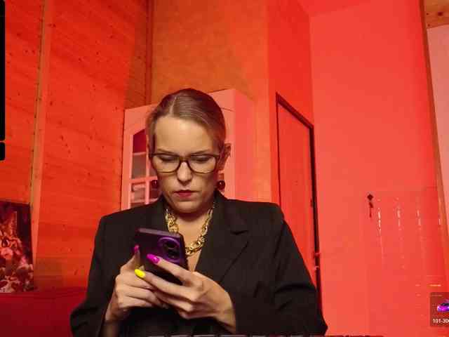 Findom_Lady_Shine webcam