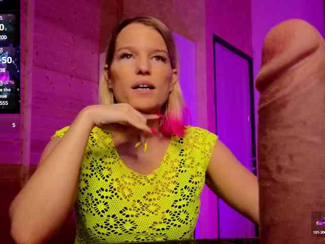Findom_Lady_Shine webcam
