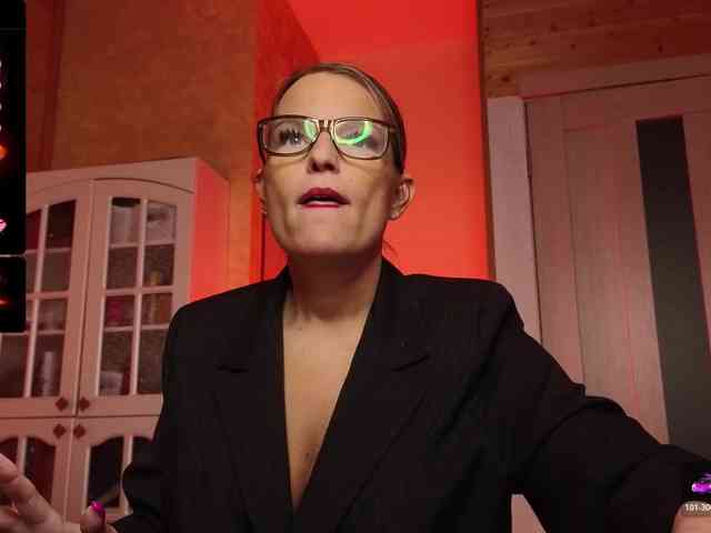 Findom_Lady_Shine webcam