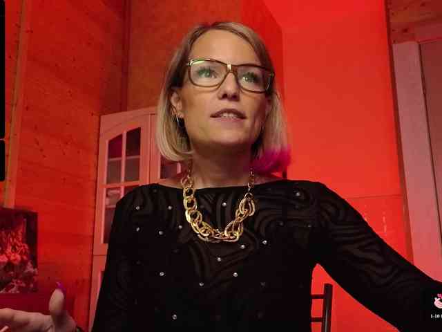 sweeteve050 Live Webcam on BongaCams