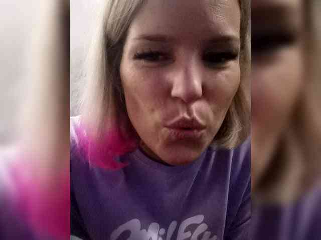 Findom_Lady_Shine webcam