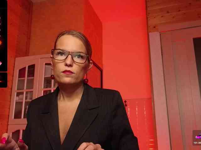 Findom_Lady_Shine webcam