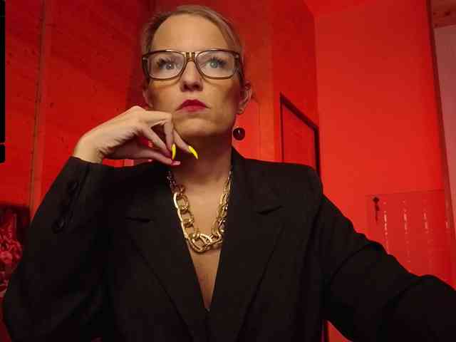 Findom_Lady_Shine webcam