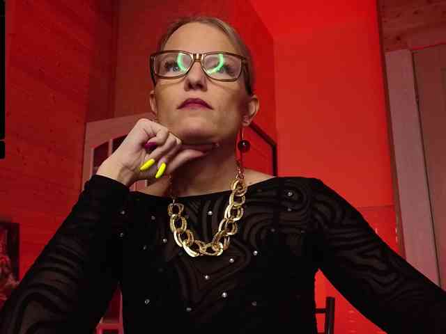 Findom_Lady_Shine webcam