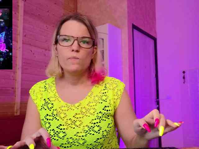 Findom_Lady_Shine webcam