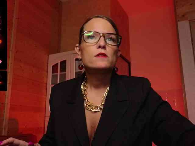 Findom_Lady_Shine webcam