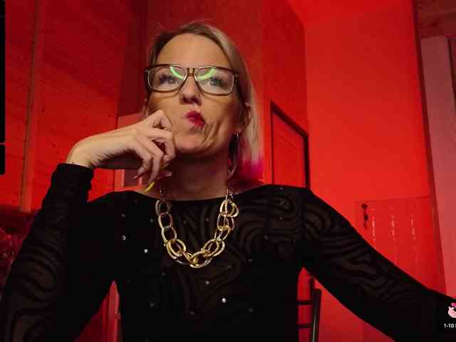 Findom_Lady_Shine webcam