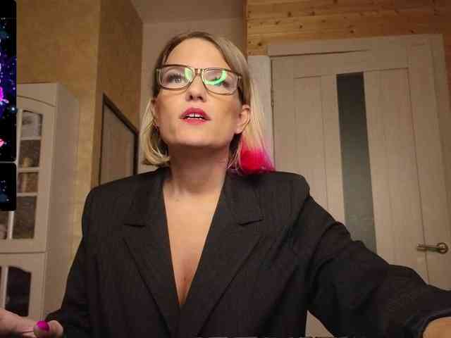 Findom_Lady_Shine webcam