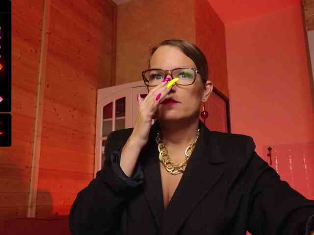 Findom_Lady_Shine webcam