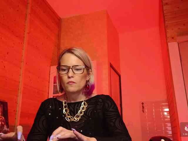 Findom_Lady_Shine webcam