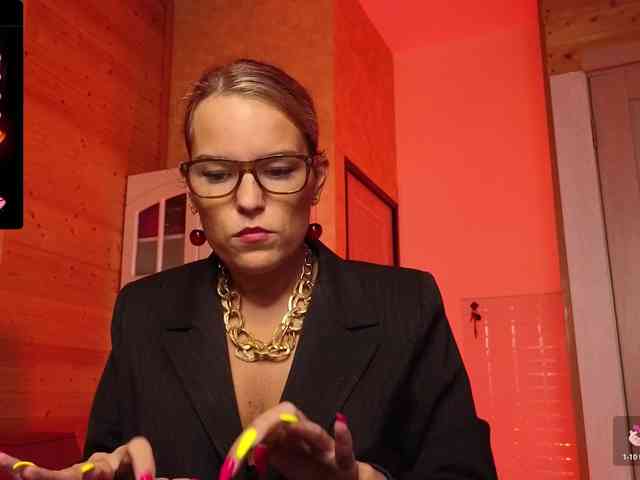 Findom_Lady_Shine webcam