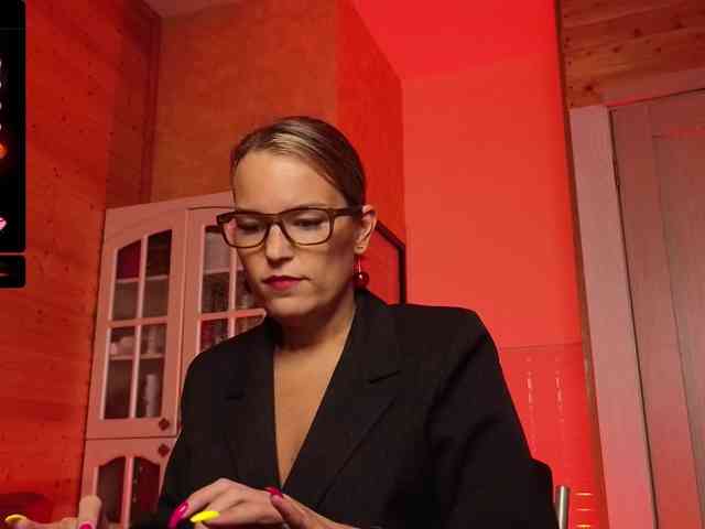 Findom_Lady_Shine webcam