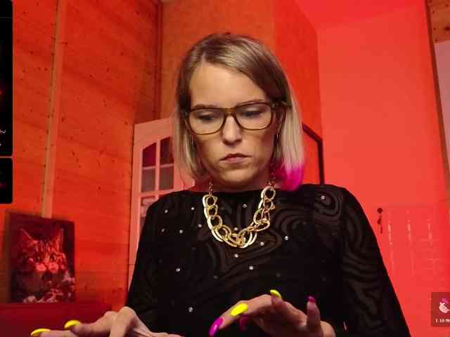 Findom_Lady_Shine webcam