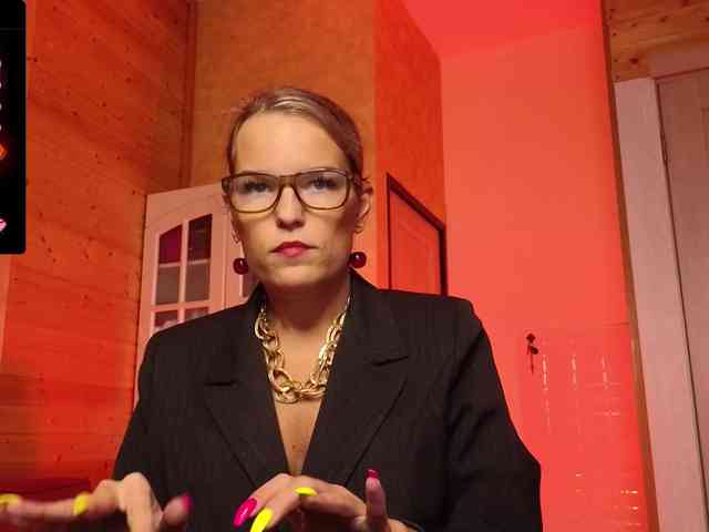 Findom_Lady_Shine webcam