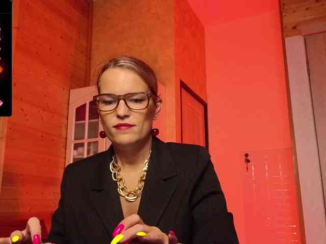 Findom_Lady_Shine webcam