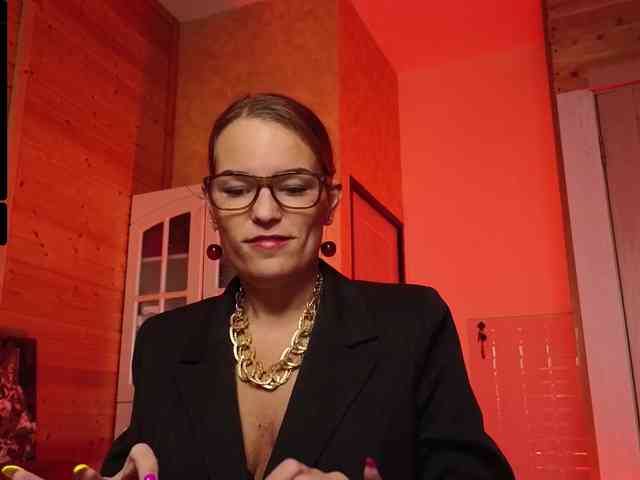 Findom_Lady_Shine webcam