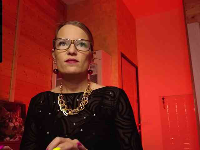 Findom_Lady_Shine webcam