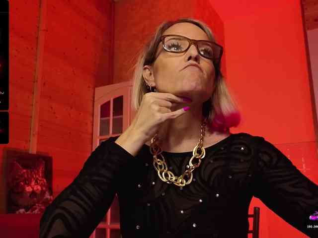 Findom_Lady_Shine webcam