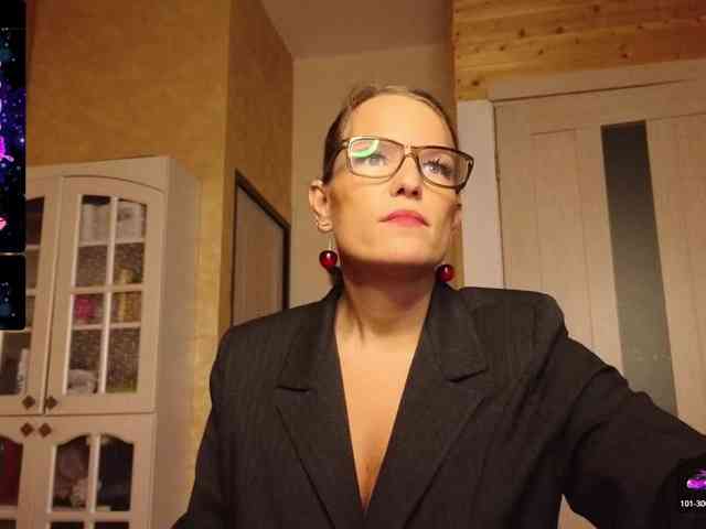 Findom_Lady_Shine webcam