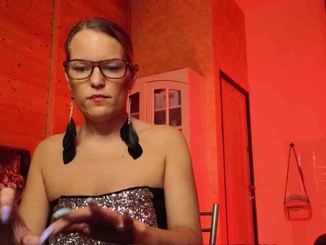 Findom_Lady_Shine webcam