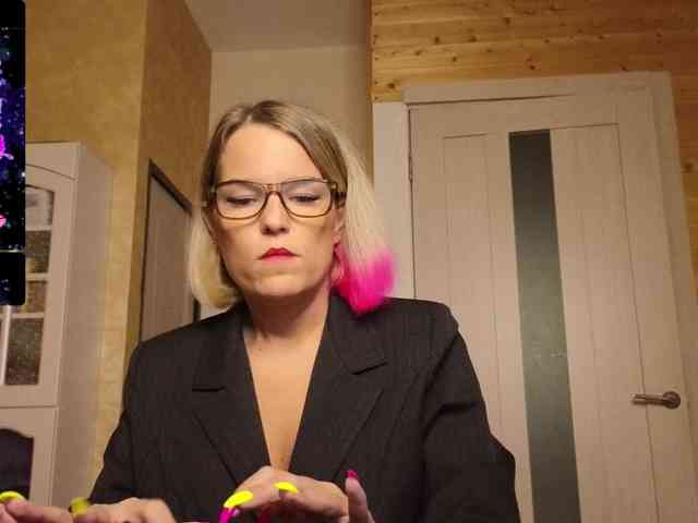 Findom_Lady_Shine webcam