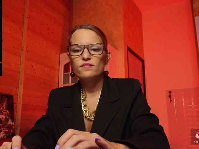 Findom_Lady_Shine webcam