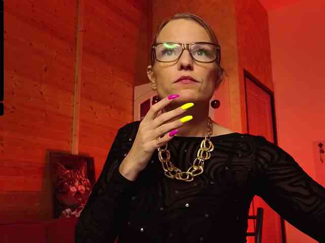 Findom_Lady_Shine webcam