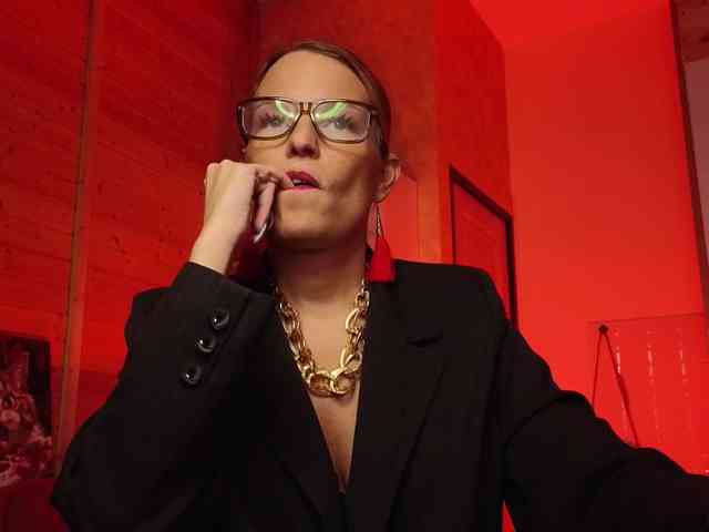 Findom_Lady_Shine webcam