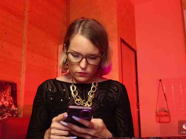 Findom_Lady_Shine webcam