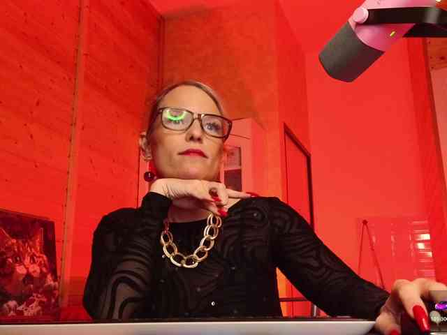 Findom_Lady_Shine webcam