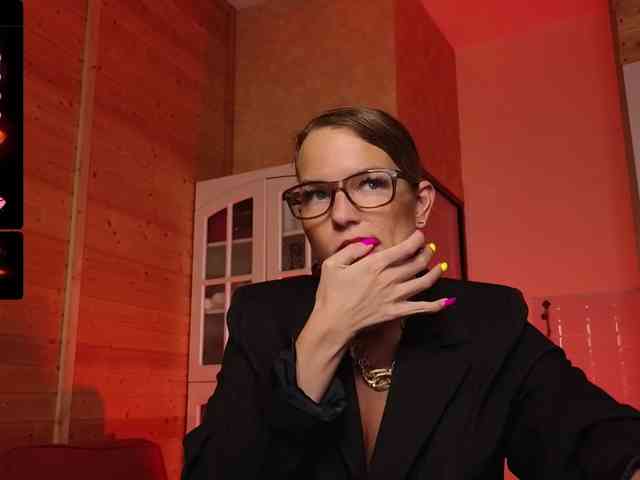 Findom_Lady_Shine webcam