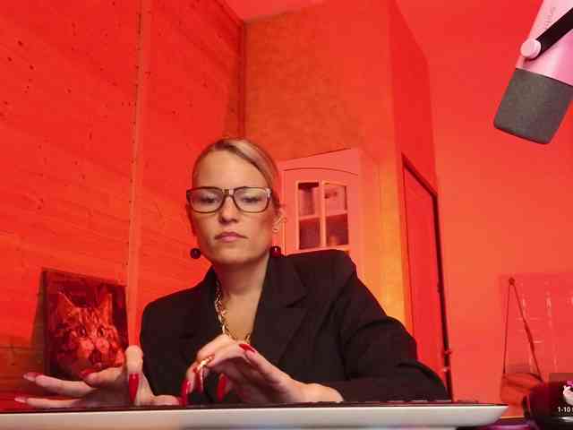 Findom_Lady_Shine webcam